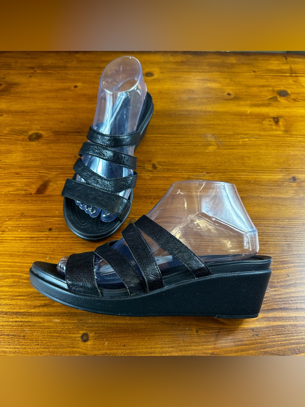 Crocs Leighann Black Leather Mini Wedge Sandals Women’s Size 8